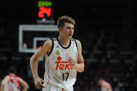 <p>A Luka Doncic le hemos visto crecer y hemos asistido a su desarrollo físico desde que llegó siendo un niño al Real Madrid. Aquí está en mayo de 2015 con 16 años. (Foto: Jose Luis Surralles / Euroleague Basketball / Getty Images).</p> 