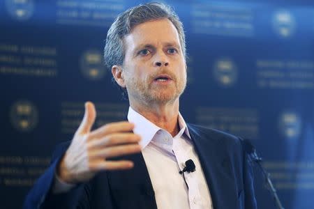 Nike CEO Mark Parker speaks at the Boston College CEO's Club of Boston luncheon in Boston, Massachusetts May 1, 2014. REUTERS/Brian Snyder