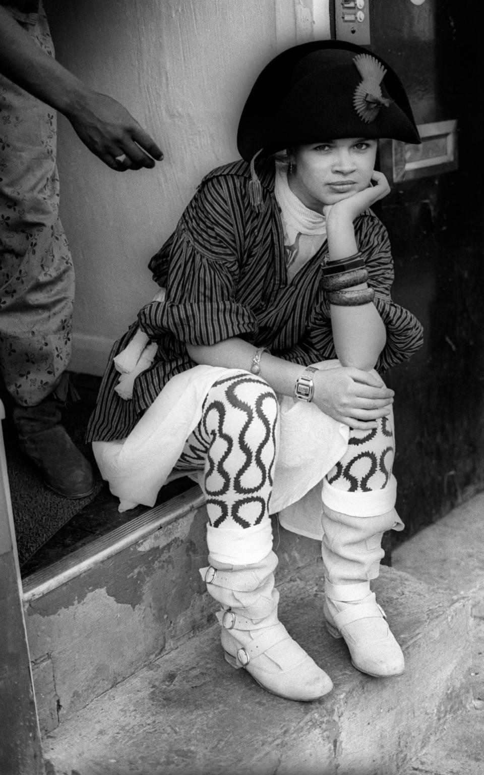 Girl with Vivienne Westwood's Pirate look on Kings Road, Chelsea, 1980 - Universal Images Group Editorial