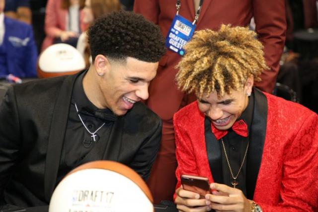 LaMelo Ball roasts Chet Holmgren over draft outfit
