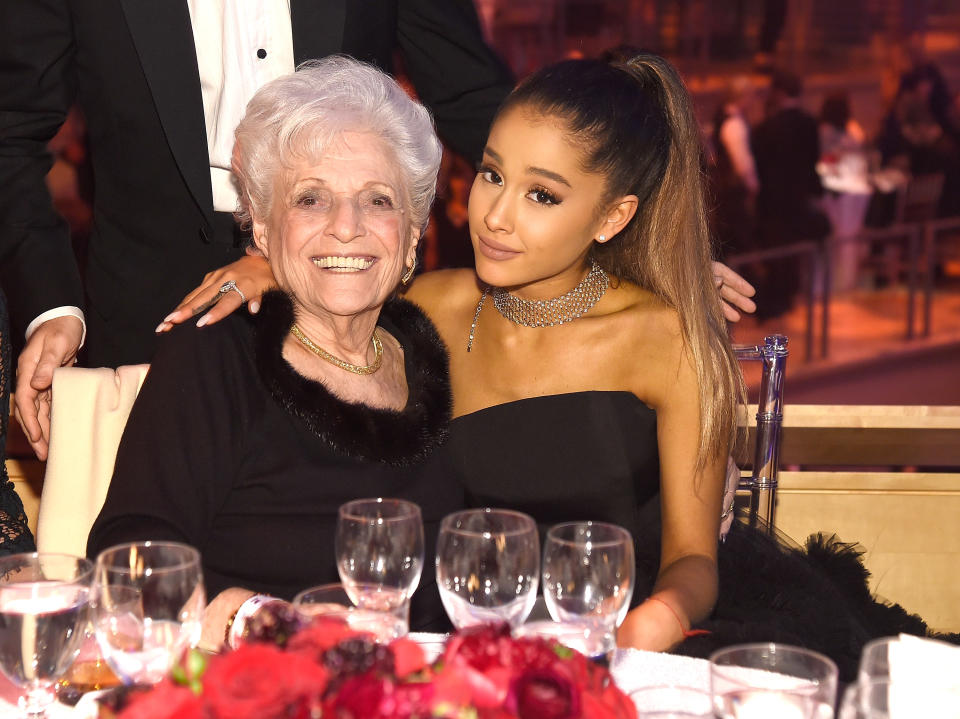 Marjorie Grande y Ariana Grande en una gala en Nueva York, 2016.  (Photo by Kevin Mazur/Getty Images for Time)