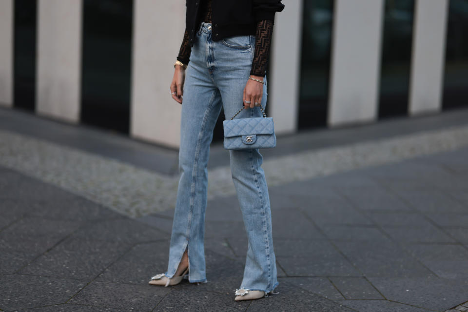 Skinny, straigt und intakt war einmal: In Herbst und Winter dominieren Schnitte und Styles wie diese bei Jeans (Bild: Jeremy Moeller/Getty Images)