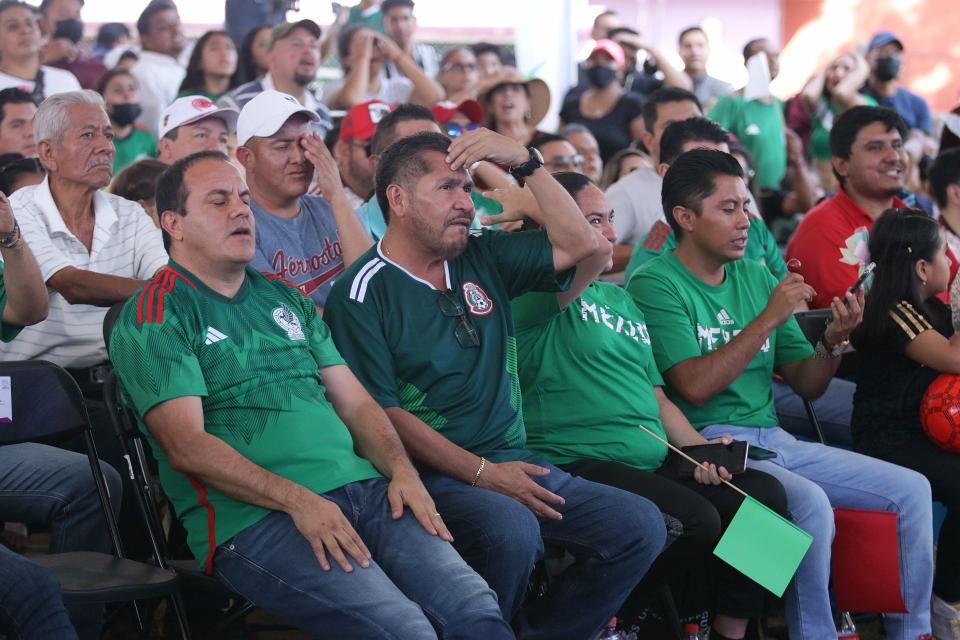 CUERNAVACA, MORELOS. 26  de NOVIEMBRE, 2022.- El gobernador de Morelos,  Cuauhtémoc Blanco Bravo, durante el partido de fútbol Argentina vs México en Qatar 2022.FOTO: MARGARITO PÉREZ RETANA/ CUARTOSCURO.COM