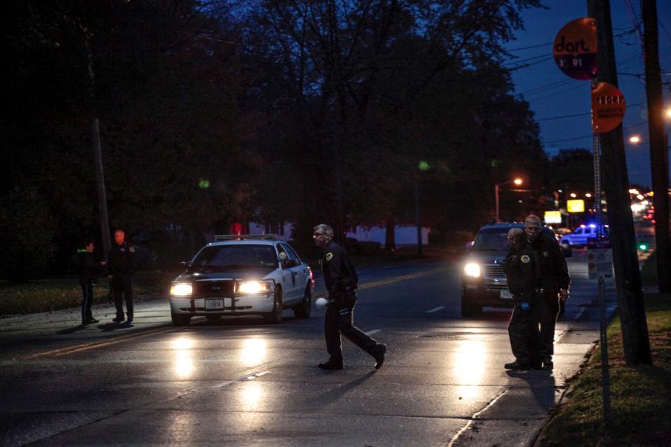 2 police officers fatally shot near Des Moines, Iowa