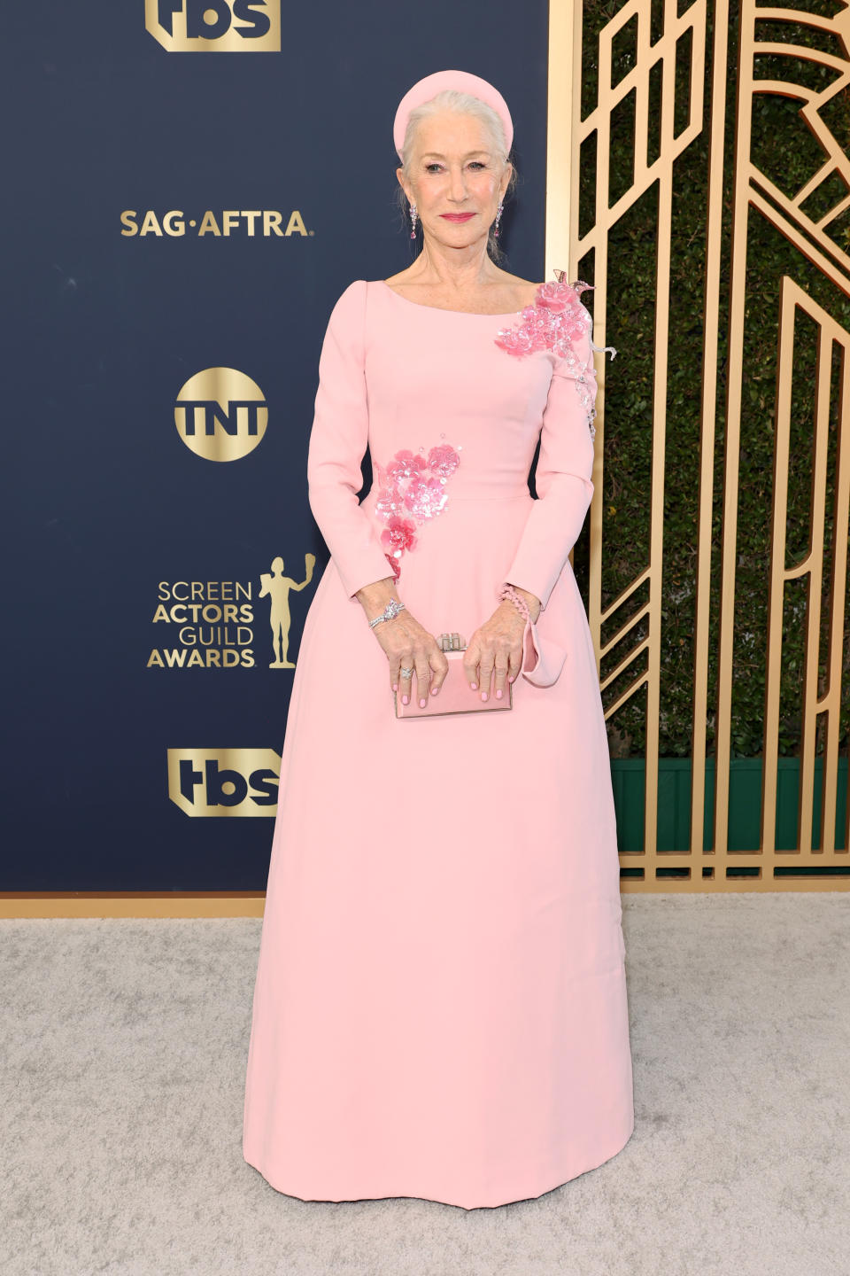 Helen Mirren wore Dolce & Gabbana to the 2022 Screen Actors Guild Awards. (Image via Getty Images)