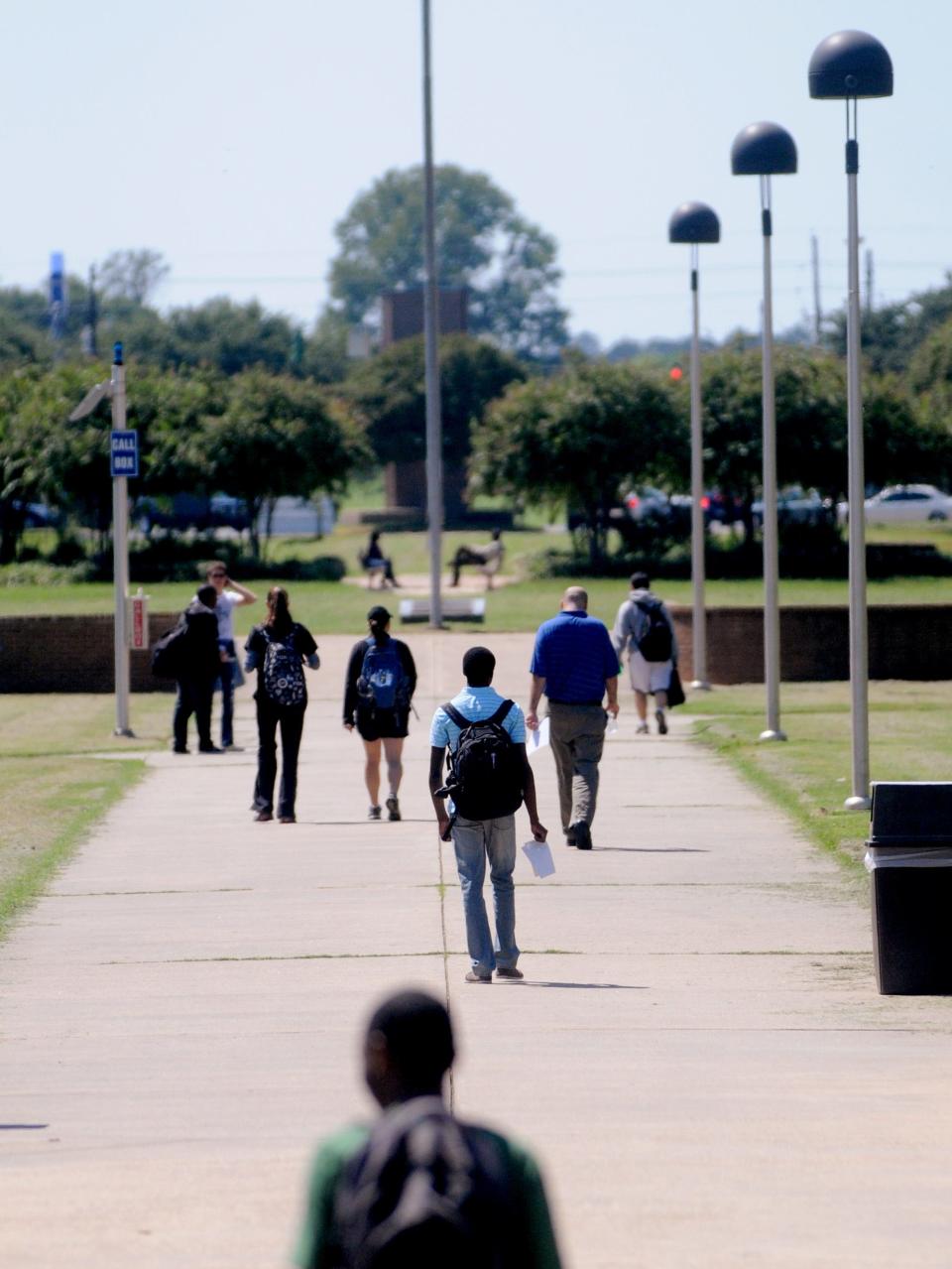 Students walk across the LSUS campus in Shreveport.