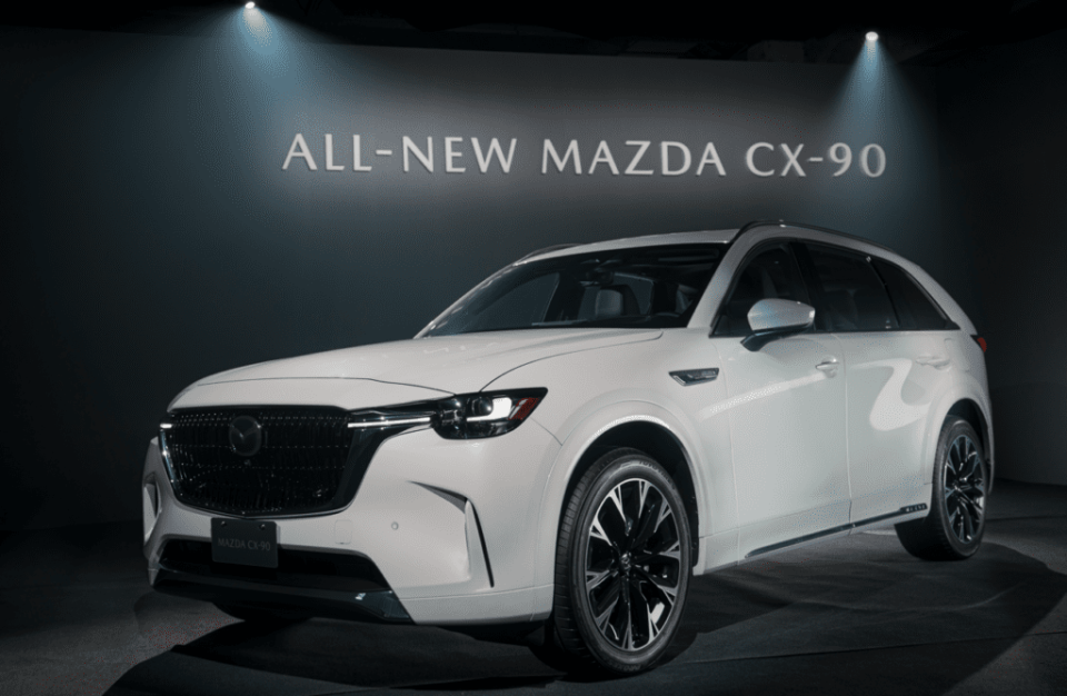 以最富含駕馭樂趣的縱置引擎後輪驅動技術為基礎，NEW MAZDA CX-90 搭載能提供豐沛動力輸出的 3.3L 直列六缸渦輪增壓引擎及 48V 輕油電技術，帶來傲視同級對手 345ps/51kg-m 的強悍動力輸出。(圖片提供：台灣馬自達)