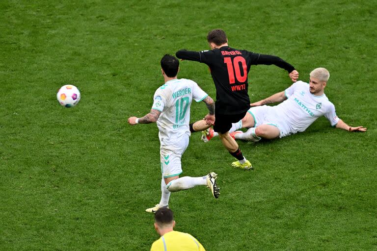 Florian Wirtz marca uno de los goles que le dio el título a Bayer Leverkusen ante Werder Bremen