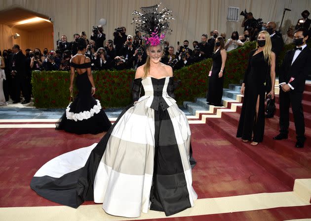 Actress Sarah Jessica Parker arrives for the 2022 Met Gala at the Metropolitan Museum of Art on May 2, 2022, in New York.  (Photo: Evan Agostini/Invision via Associated Press)