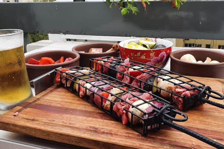 EN plena pandemia disenaron brochetas brocheteras para asar verduras y carnes
vegetal
vegetales asados
carne