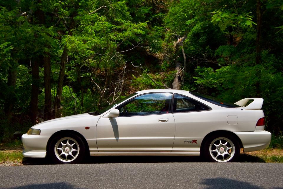 1996 Honda Integra Type R side