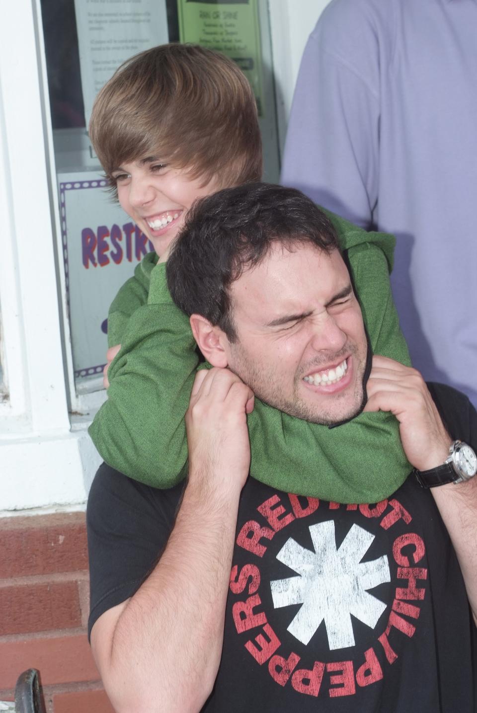 Justin Bieber and Scooter Braun on the set of the music video for “One Less Lonely Girl” in 2009.