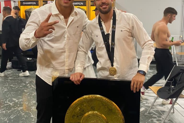 Chocobares y Juan Cruz Mallía, los campeones argentinos del Top 14; una gran satisfacción a menos de tres meses de que los Pumas encaren el Mundial de Francia.