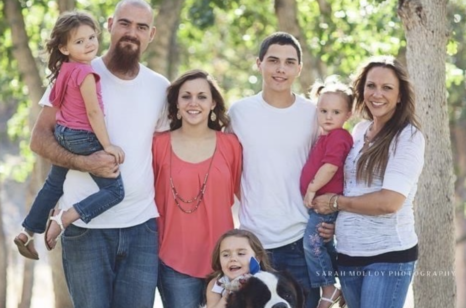 Jessica and Jake Woodruff, 36, with their five children.