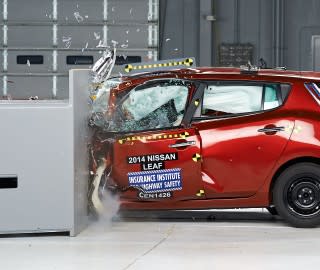 2014 Nissan Leaf - IIHS small front overlap crash test