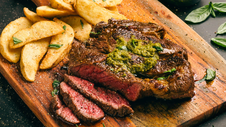 steak with pesto and potatoes