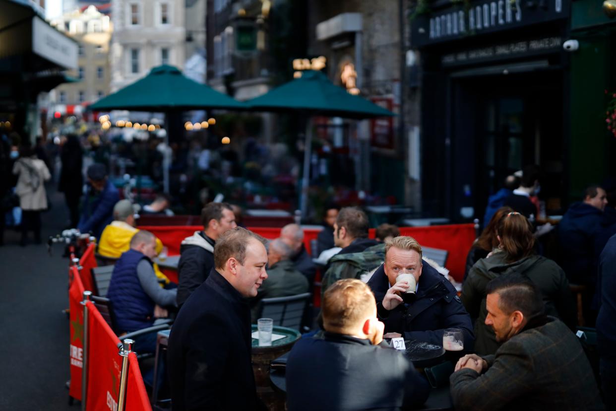 After-work drinkers enjoy a pint outside The Market Porter pub in Borough Market, in London on September 25, 2020, as new earlier closing times for pubs and bars in England and Wales are introduced to combat the spread of the coronavirus. - Britain has tightened restrictions to stem a surge of coronavirus cases, ordering pubs to close early and advising people to go back to working from home to prevent a second national lockdown. (Photo by Tolga Akmen / AFP) (Photo by TOLGA AKMEN/AFP via Getty Images)