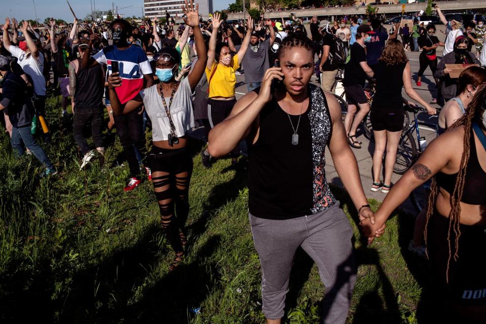 <p>Protesters alongside the freeway. </p>