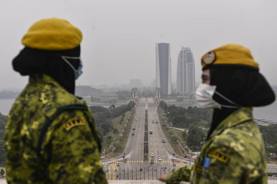 A Rela officer wears a mask in Putrajaya September 19, 2019. — Picture by Miera Zulyana