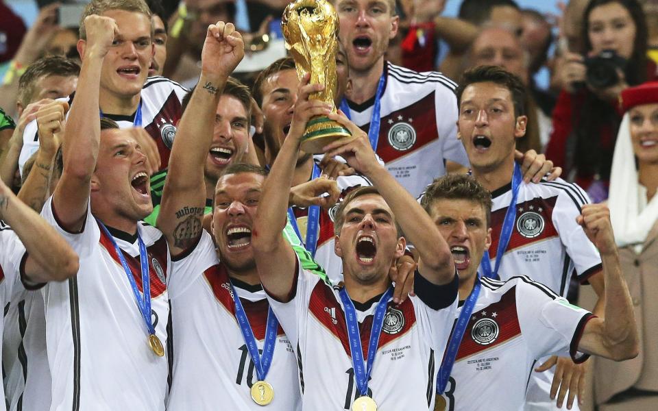 Bayern Munich captain Philipp Lahm announces plans to retire at end of season