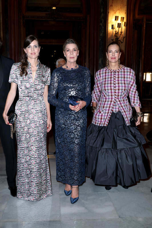 Carlota Casiraghi, en la Ópera de Monte-Carlo con Carolina de Mónaco y Carole Bouquet