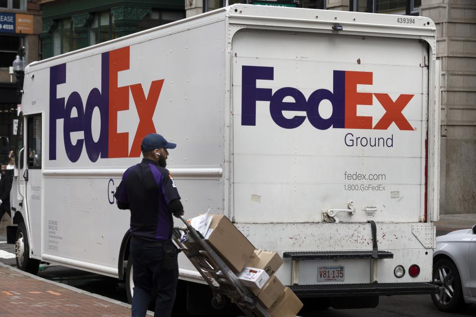 FedEx inventory plummets after income leave out, decrease outlook flashes caution on economic system