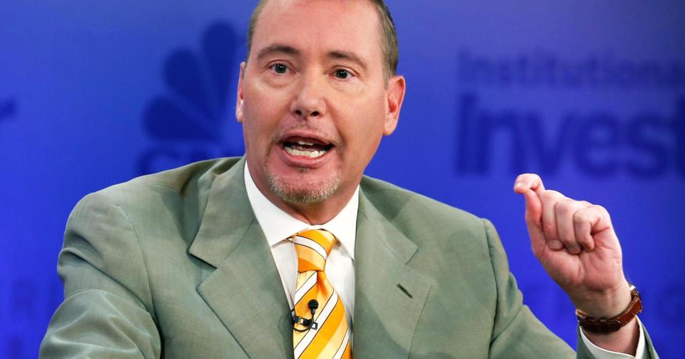 DoubleLine CEO Jeff Gundlach expects his bet for a slight decline in the S&P 500 will return 400 percent.