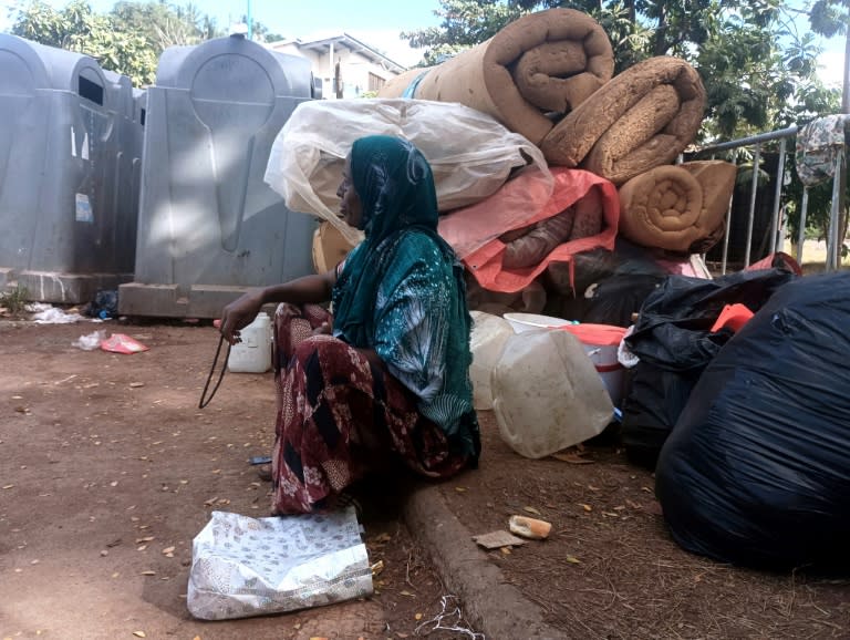 Une rue de Cavani, à Mamoudzou, sur l'île de Mayotte, dans l'océan Indien, le 5 juin 2024 (Jeromine DOUX)