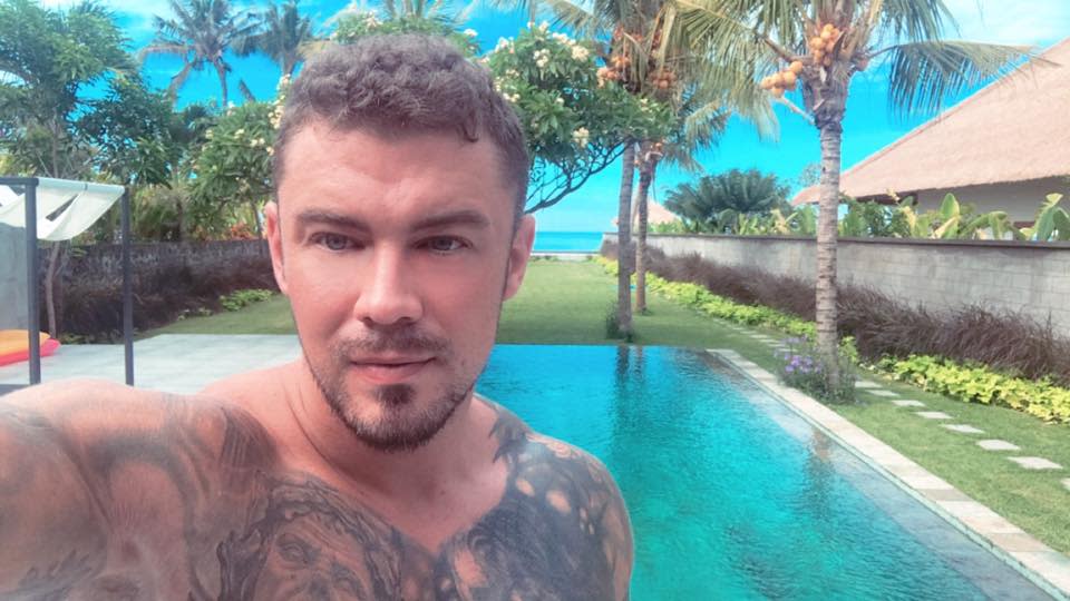 A male model on the run from justice for two years has finally been jailed after mocking police with pictures of his playboy lifestyle 6,000 miles away.

Fugitive hunk Terrence Murrell, 33, was given an extra four months on top of his three-year jail term for fleeing Britain to the paradise island Bali.

He went on the run before he was due to be sentenced for dealing illegal steroids. But instead of keeping a low-profile in Indonesia, Murrell taunted police with constant updates on social media. 

Brazen Murrell lorded it over police updating his Facebook and Instagram pages with smirking pictures in the sunshine. 

WALES NEWS SERVICE 


