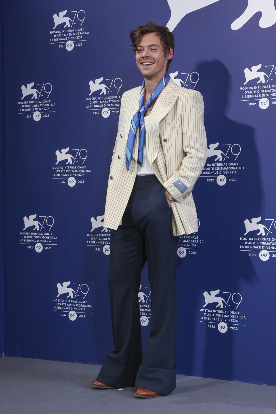 Harry Styles posa en la sesión de la película “Don't Worry Darling” en la 79a edición del Festival de Cine de Venecia en Venecia, Italia, el 5 de septiembre de 2022. (Foto Joel C Ryan/Invision/AP)