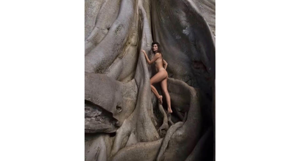 Alina Fazleeva posing naked on the tree in Bali.