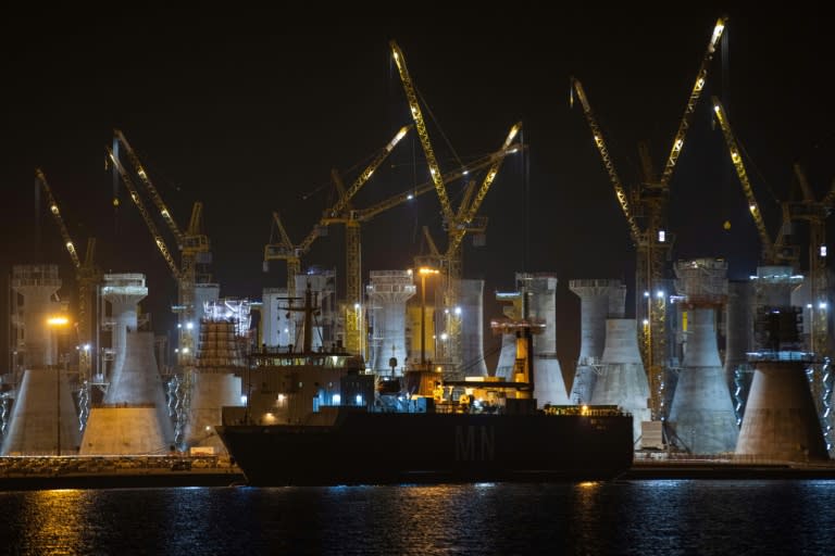 Les fondations du futur parc éolien de Fécamp lors de leur construction, le 18 février 2022 au Havre (Sameer Al-DOUMY)