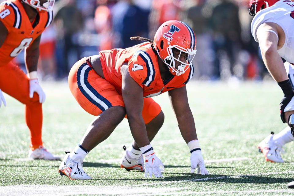 CHAMPAIGN, IL - NOVEMBER 11: Illinois DT Jer'Zhan Newton (4) during a college football game between the Indiana Hoosiers and Illinois Fighting Illini on November 11, 2023 at Memorial Stadium in Bloomington, IN. (Photo by James Black/Icon Sportswire via Getty Images)