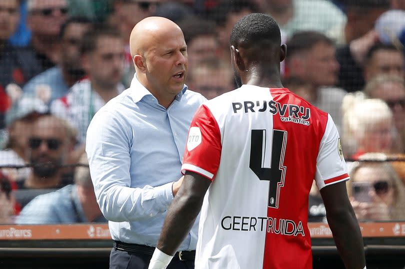 ROTTERDAM - (l-r) Feyenoord coach Arne Slot, Lutsharel Geertruida of Feyenoord during the Dutch Eredivisie match between Feyenoord and Excelsior Rotterdam at Feyenoord Stadium de Kuip on May 19, 2024 in Rotterdam, Netherlands.