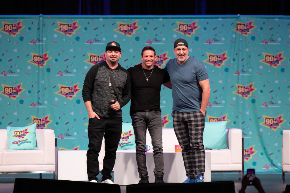 Chris Kirkpatrick, Jeff Timmons y Joey Fatone dieron los gritos.  (Foto: Nick Cinea, cortesía de Thats4Entertainment)