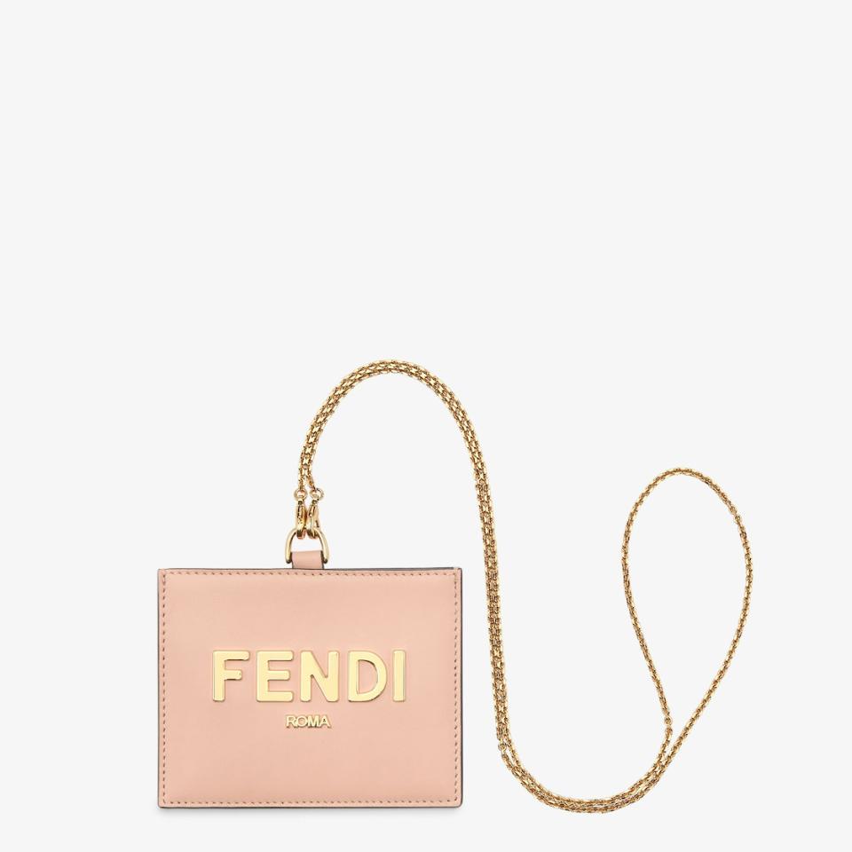 粉紅色皮革掛繩卡夾 Source：Fendi