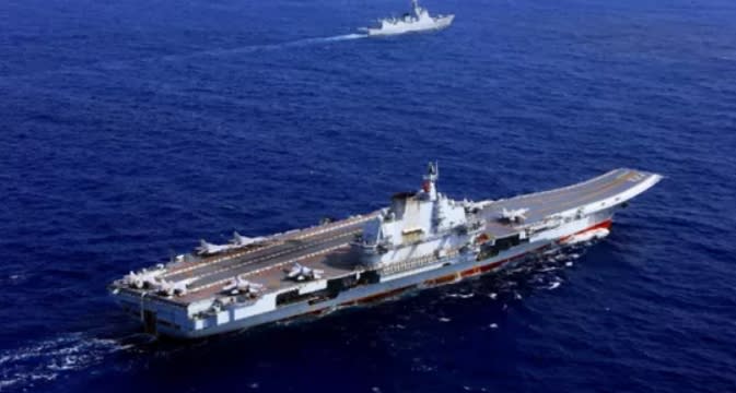 中國近日對外宣布解放軍的兩艘航艦「遼寧號」、「山東號」已前往渤海進行組合訓練。圖為「遼寧號」。   圖：翻攝自網路
