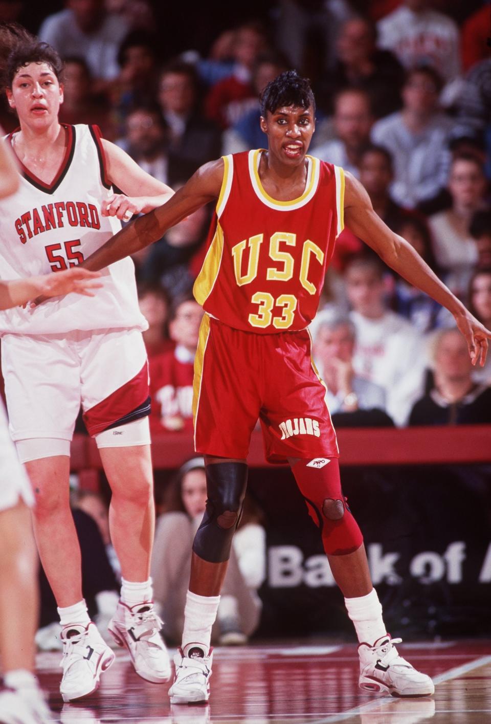 <h1 class="title">LISA LESLIE USC</h1><cite class="credit">Otto Greule Jr / Getty Images</cite>