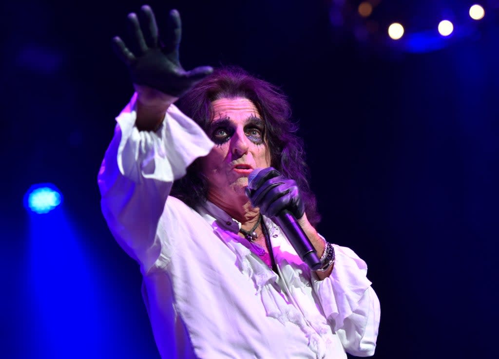 ALICE COOPER (AP)