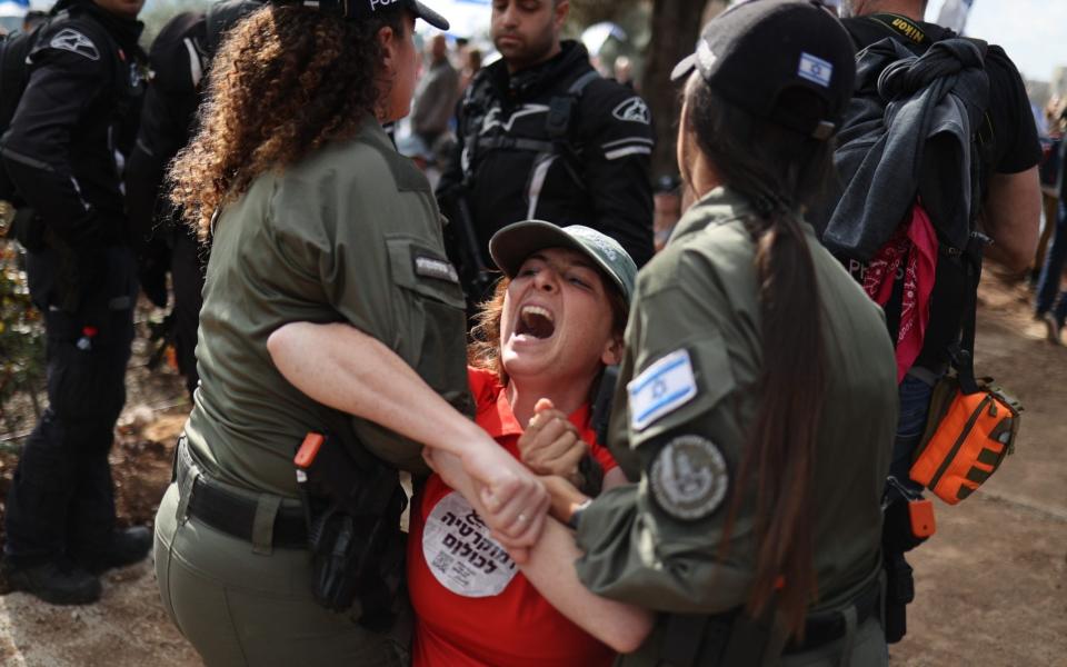 Israeli police arrest a demonstrator in Jerusalem - Ilia Yefimovich/DPA/Cover Images