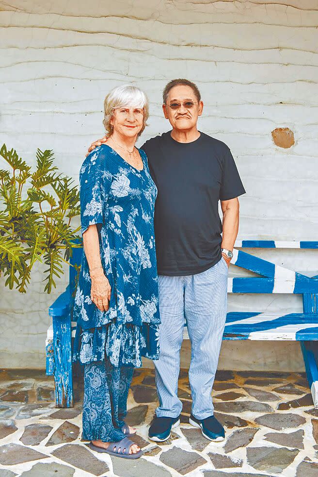 吳耀漢（右）跟第二任老婆Susan相愛逾半世紀，事業也相輔相成。（資料照片）