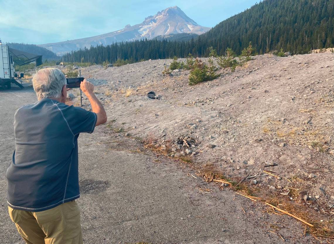 Janusz Warszawski, father of Fresno Bee columnist Marek Warszawski, lines up his iPhone for the perfect shot of Mount Hood during their September 2023 road trip to Oregon. MAREK WARSZAWSKI/marekw@fresnobee.com