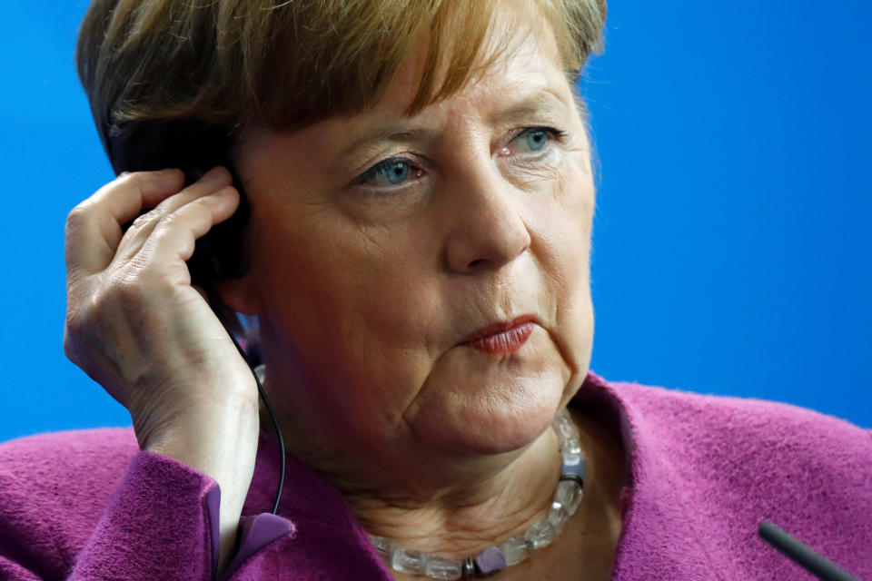 Kanzlerin Merkel bei der Pressekonferenz mit dem dänischen Premier Rasmussen (Bild: Reuters)