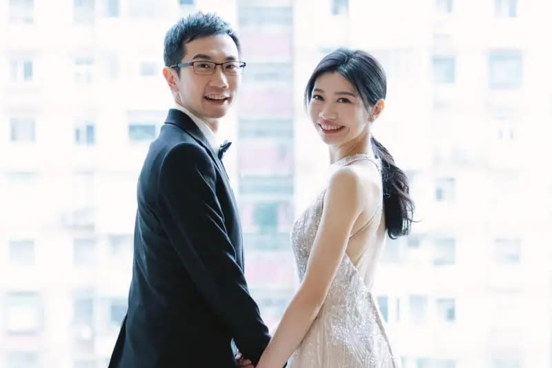 ▲蒼藍鴿結婚悄悄升格人夫！愛妻正臉照曝光。（圖／婚攝工作室臉書）