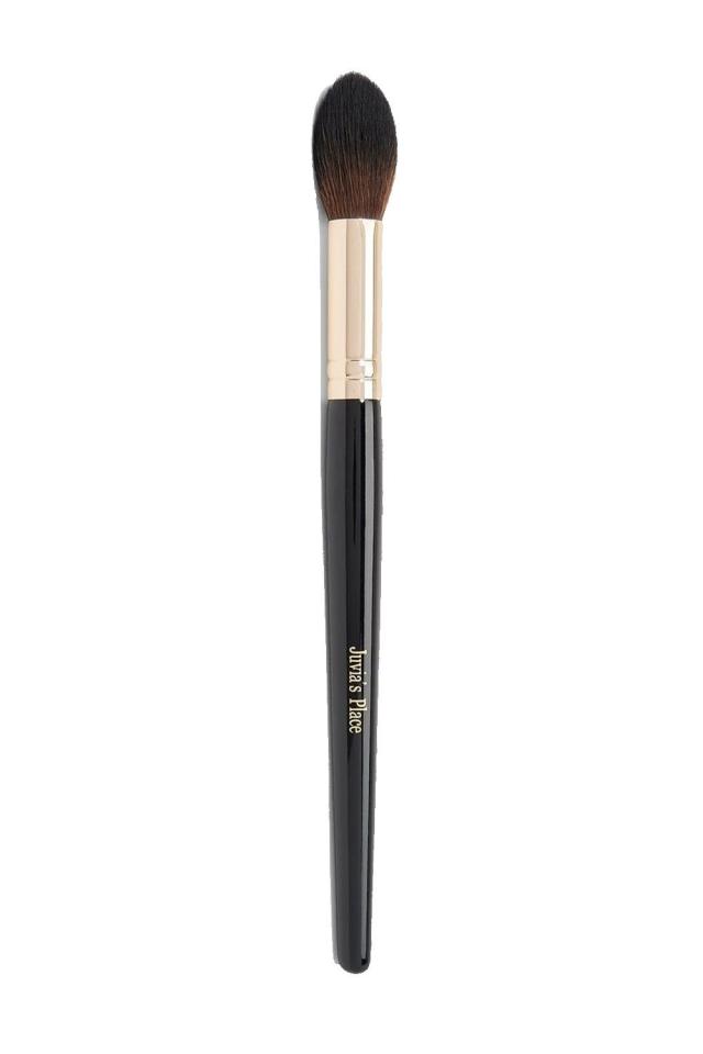 The 9 Best Brushes For Making Your Highlighter Look Ridiculously Good