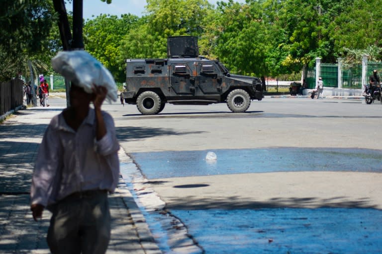 A police vehicle monitors the area near the National Palace in Port-au-Prince, Haiti, on April 2, 2024 (Clarens SIFFROY)