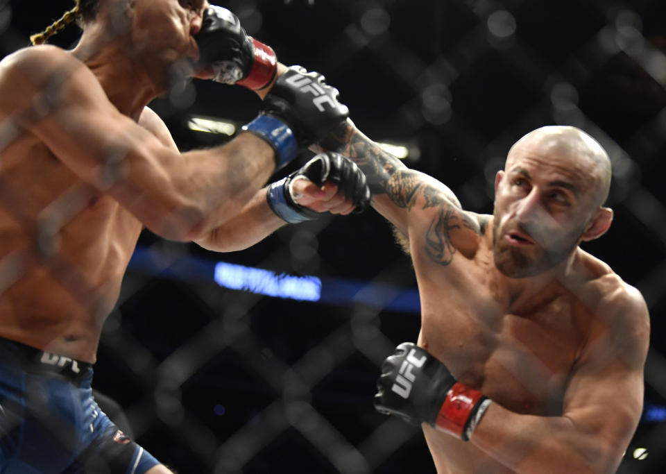 LAS VEGAS, NEVADA - SEPTEMBER 25: (R-L) Alexander Volkanovski of Australia punches Brian Ortega in their UFC featherweight championship fight during the UFC 266 event on September 25, 2021 in Las Vegas, Nevada. (Photo by Chris Unger/Zuffa LLC)