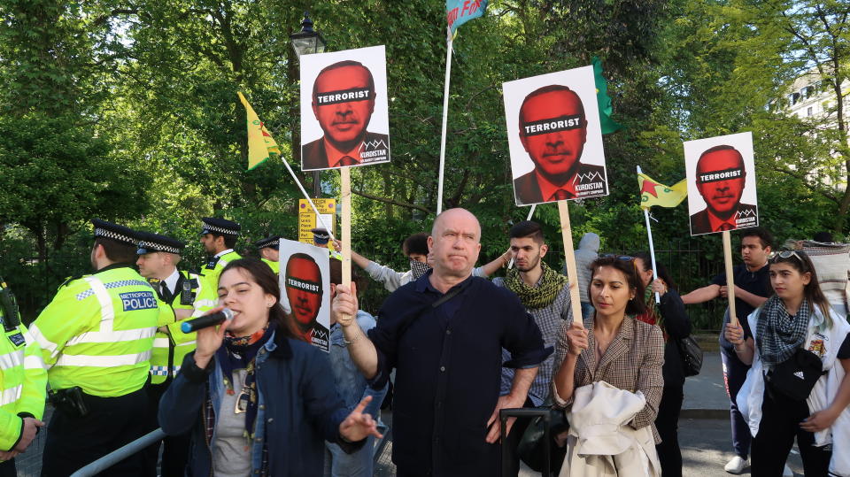 Anti-Erdogan-Protest vor Chatham House (Bild: Tobias Huch)