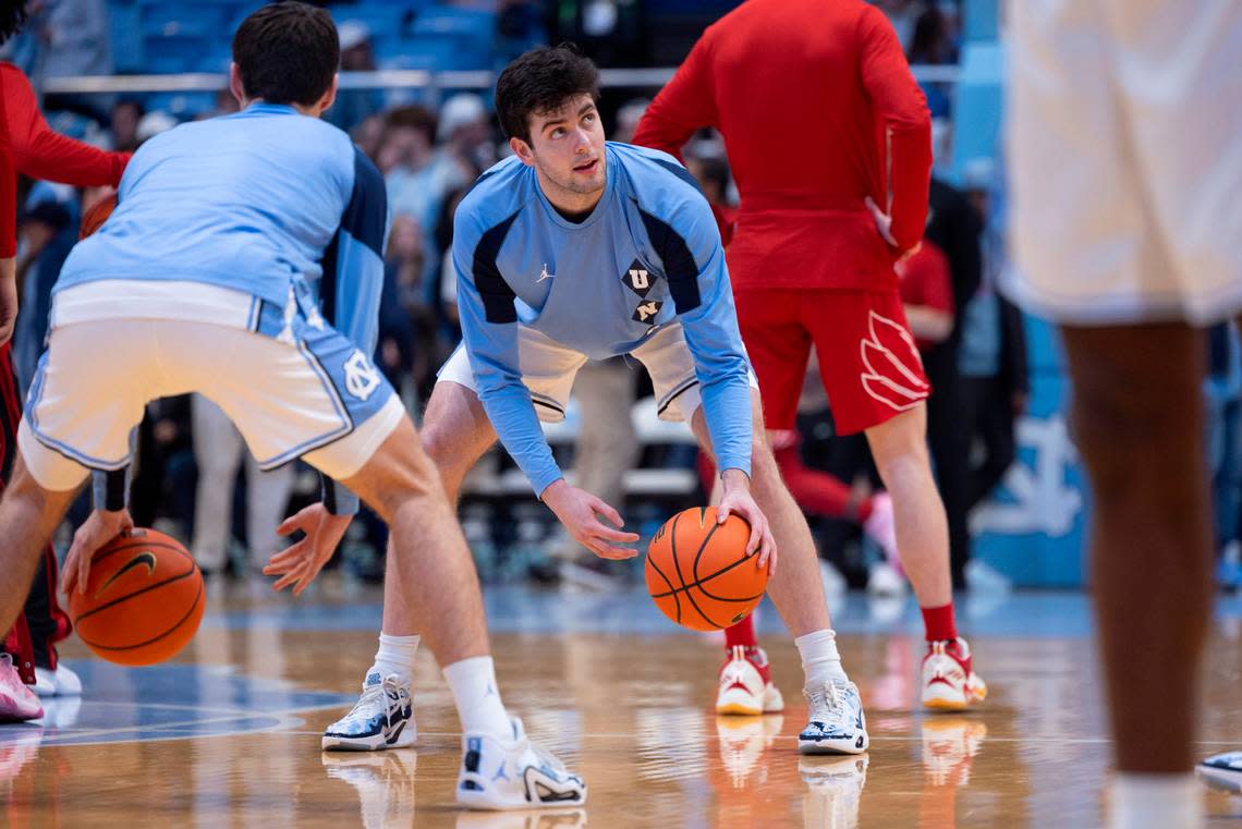 North Carolina’s Duwe Farris (34) warms up prior to the Tar Heels’ game against Louisville on Wednesday, January 17, 2023 at the Smith Center in Chapel Hill, N.C.

