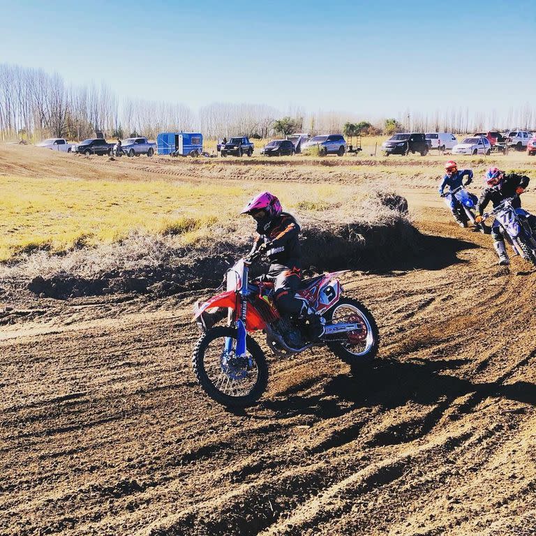 Después de once meses sin subirse a la moto, Brenda Righi retomó la actividad y ganó en Córdoba; el calendario argentino retomaría su curso a partir de agosto